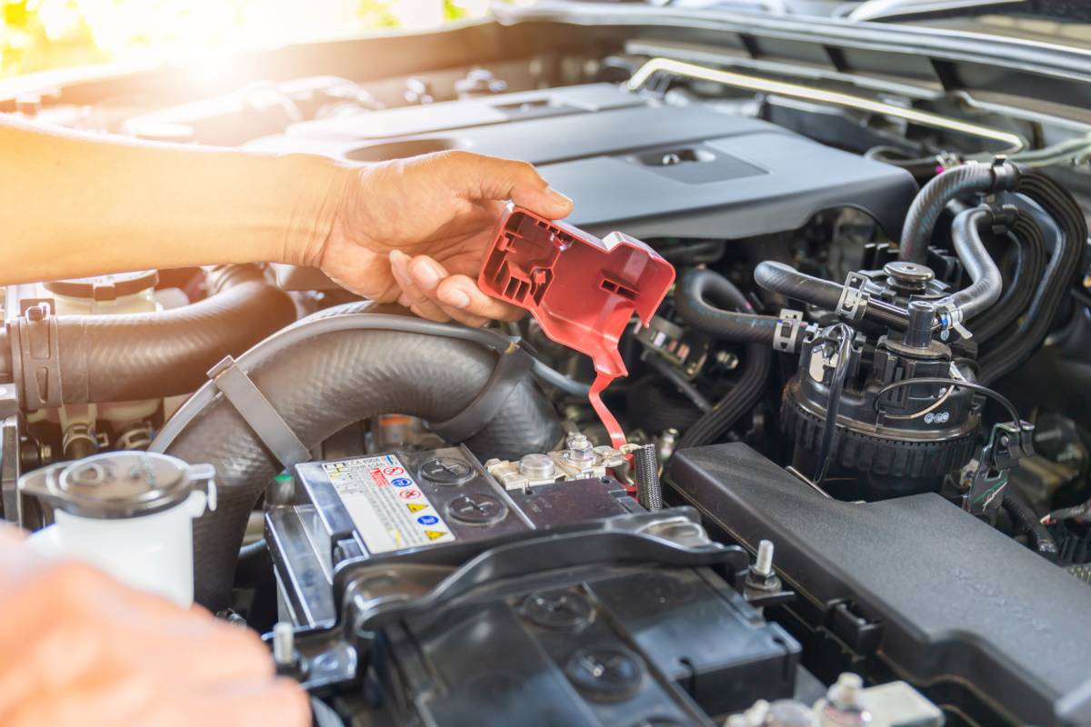 Comment réparer la batterie de sa voiture ? Saint-Louis